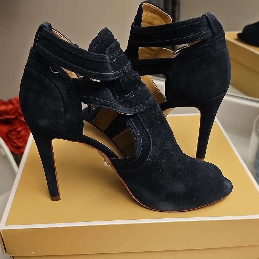 Chic Black Suede Women's Heels